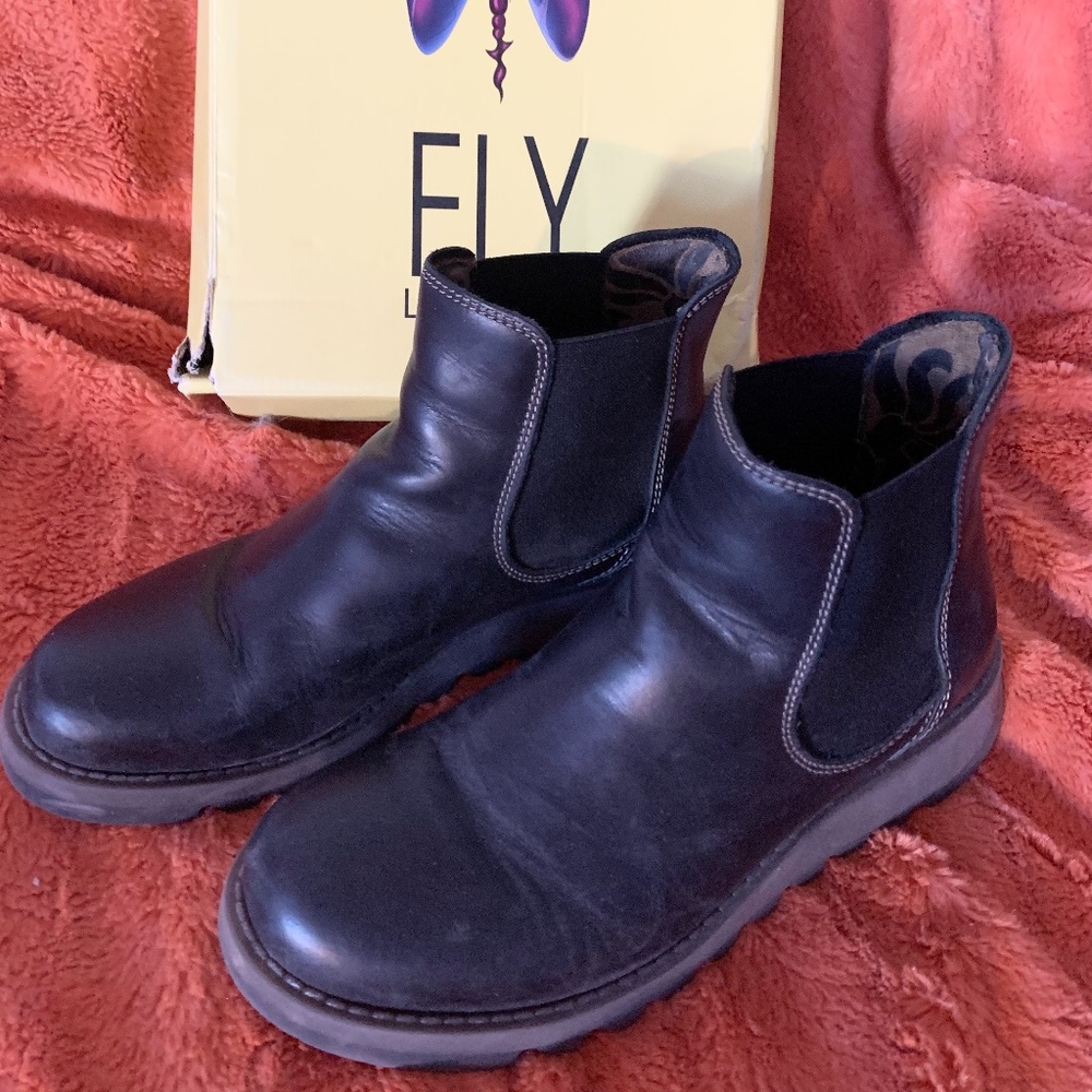 Black leather Fly London Chelsea Boots. EU size 38, US size 7.5